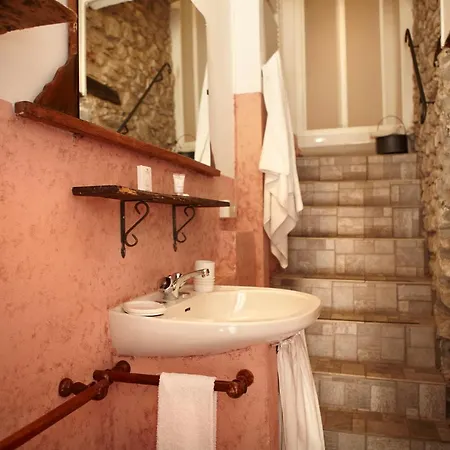 Antico Borgo Sanda Maggiore 4*